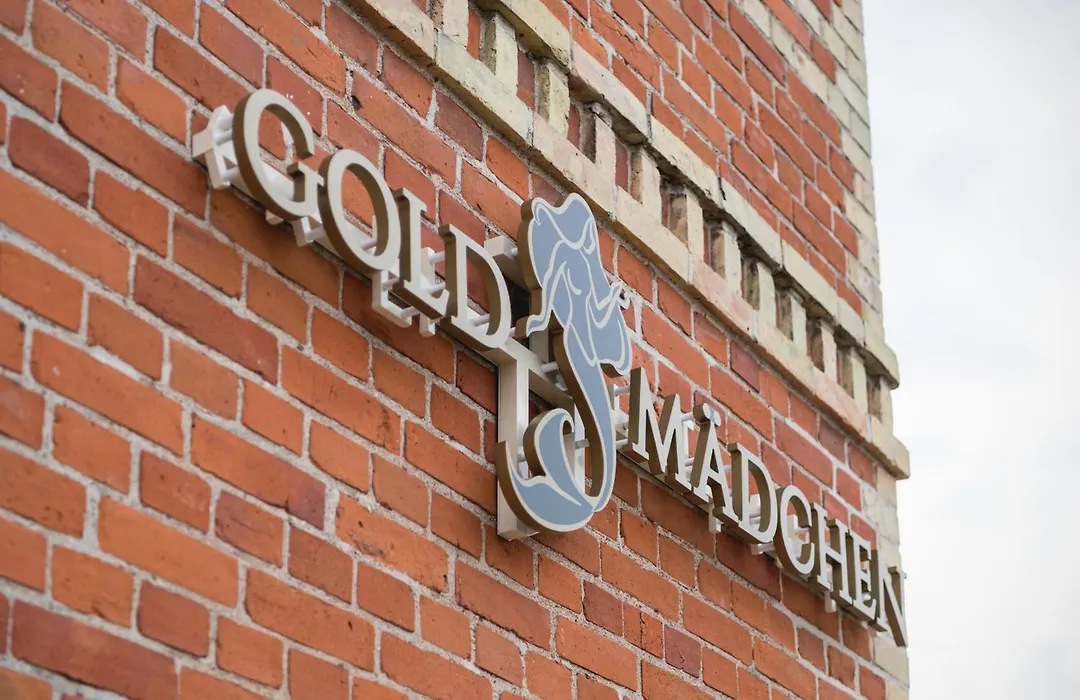 Goldmädchen 93 - Beach House-1